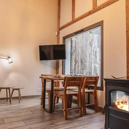 Les Tanieres Du Gevaudan - Avec Les Loups Feriehus