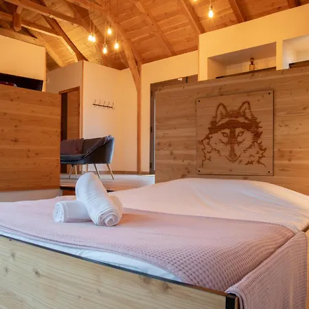 Les Tanieres Du Gevaudan - Avec Les Loups Feriehus *