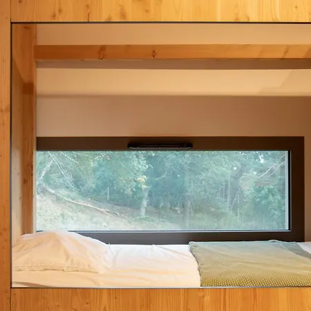 Les Tanieres Du Gevaudan - Avec Les Loups *