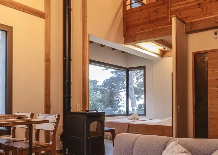 Les Tanieres Du Gevaudan - Avec Les Loups